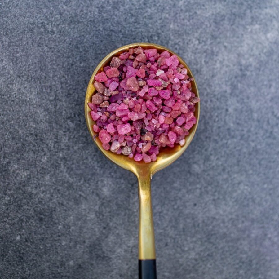 Salt with freeze-dried beetroot