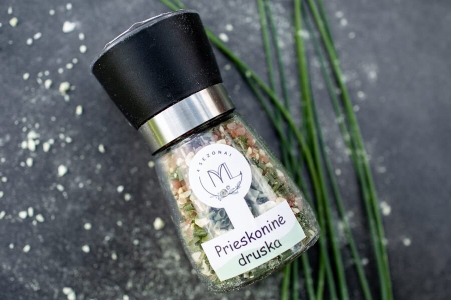 Druskos dribsniai su česnakais Druskos dribsniai su česnakais