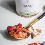 Seasoning salt with pansies