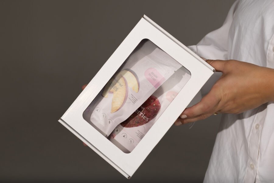 web-37 Lithuanian strawberries and apples gift